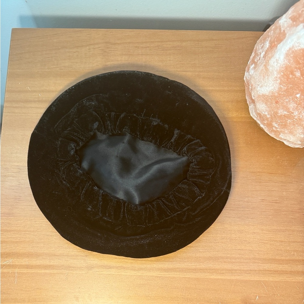 Vintage Black Velvet Beret - Picture 8 of 9